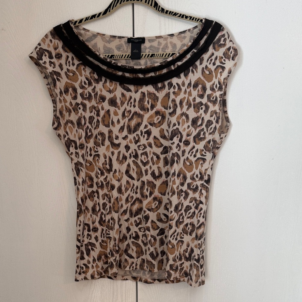 Ann Taylor Bold Stylish Leopard Print Scoop Neck Blouse Large